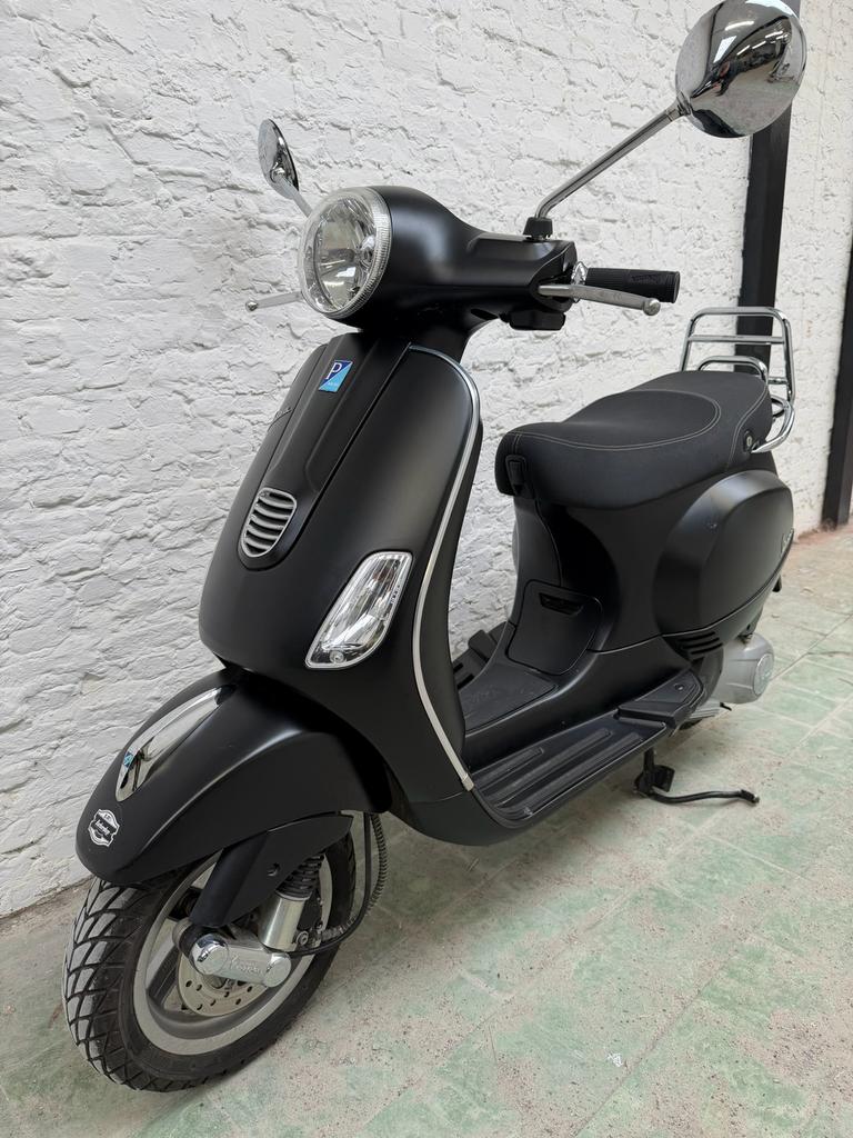 Vespa 125 LX mat zwart - amper 4700km - zeer proper, Motoren, Scooter, Occasion, Bedrijf, 11 kW of minder