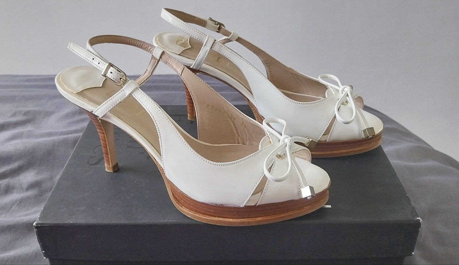 Lodi Romantische en elegante leren dames schoenen, Kleding | Dames, Ophalen of Verzenden, Wit