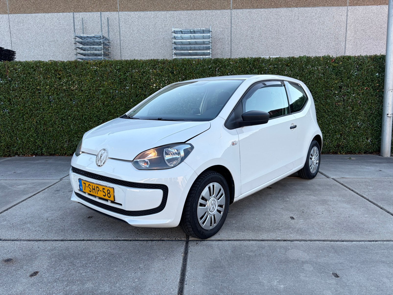 Volkswagen up! 1.0 Airco Mooie schade, Auto diversen, Ongevalwagen, Ophalen, Wit, Handgeschakeld