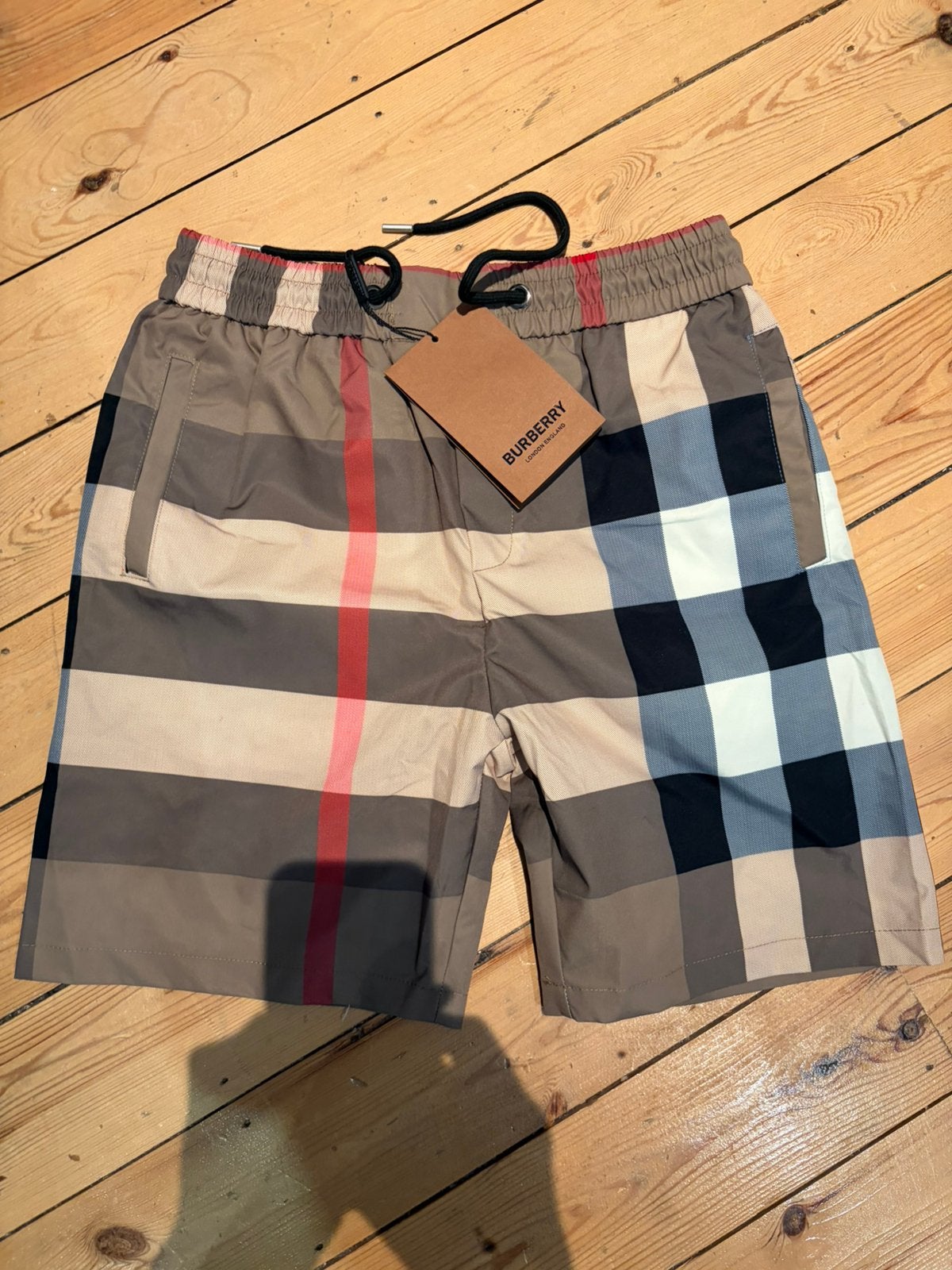 Short Burberry M, Enlèvement ou Envoi