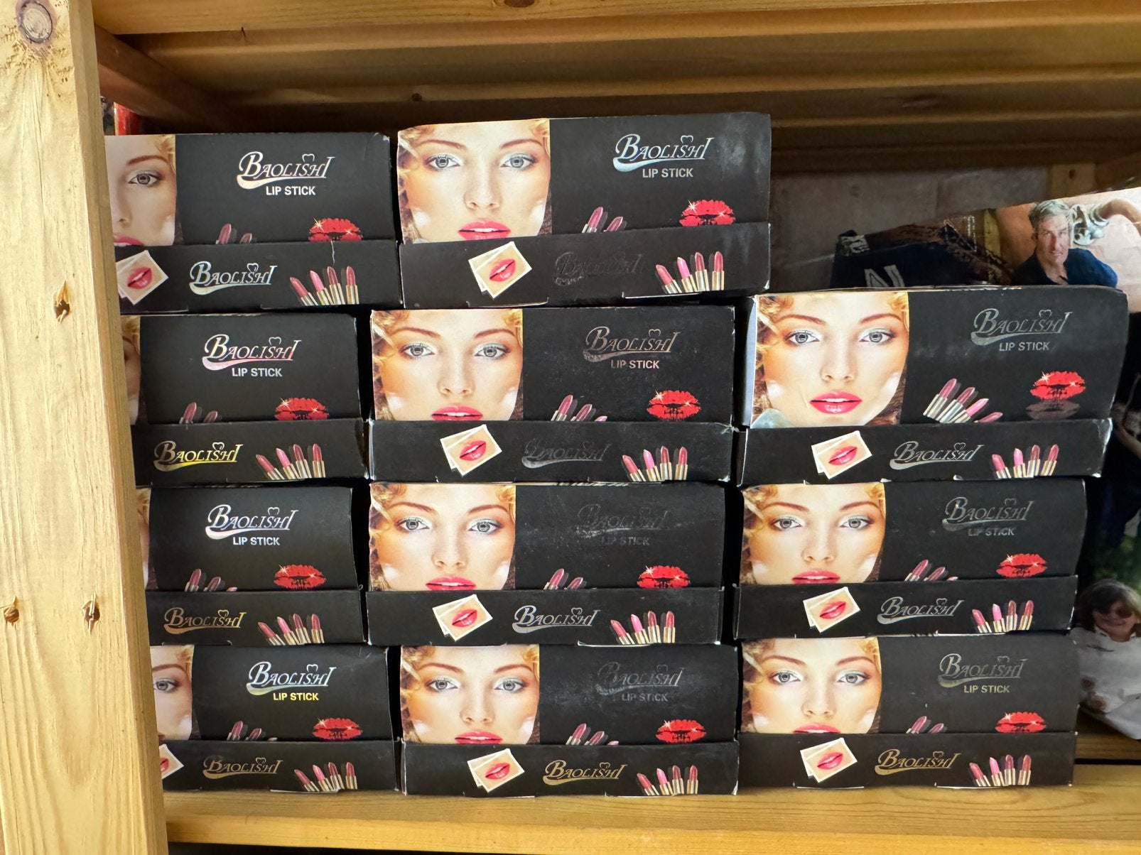 Lot revendeur boite rouge a lèvres, Maquillage, Enlèvement ou Envoi, Lèvres, Neuf