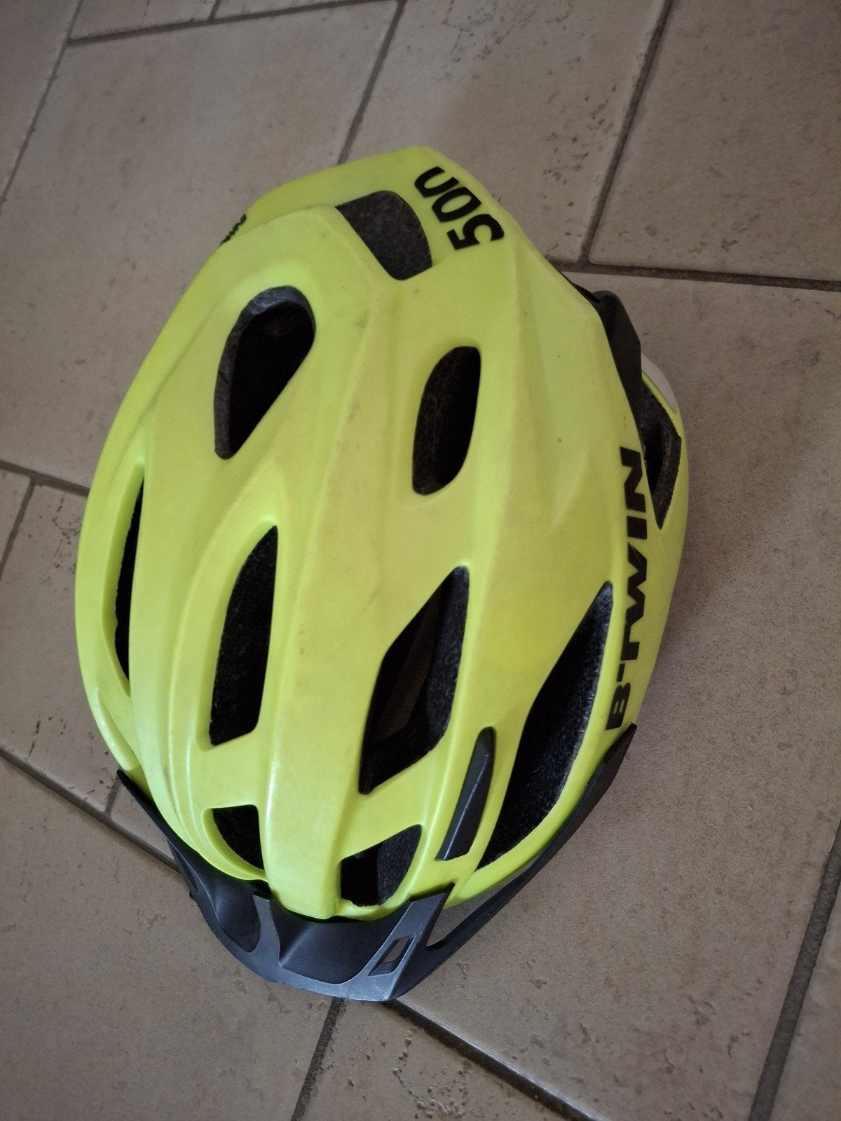 fluogele kids fietshelm b-twin 53-59cm instelbaar, Fietsen en Brommers, Ophalen, Gebruikt, Jongen of Meisje
