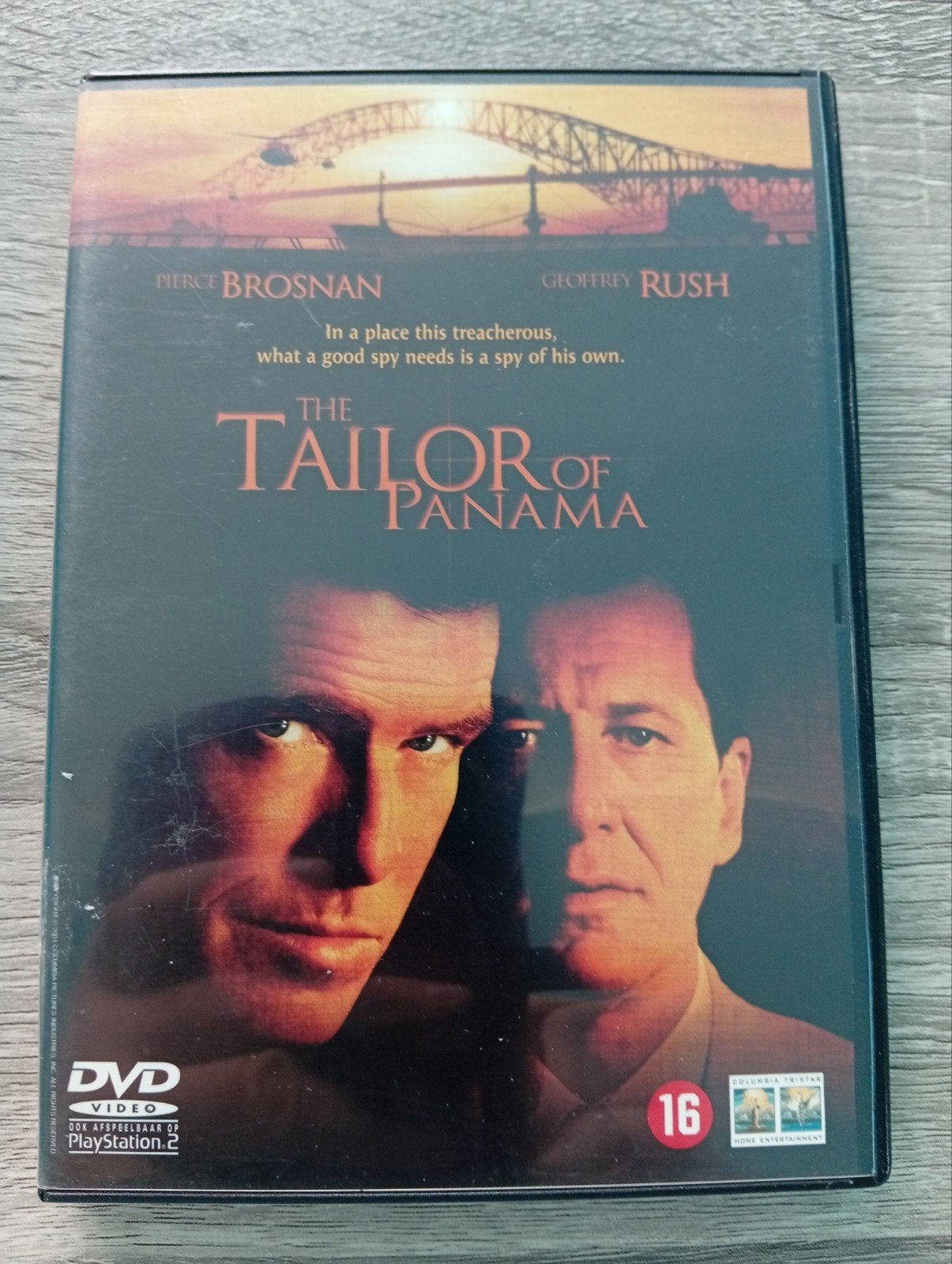Pierce Brosnan, le tailleur du thriller panaméen, Anglais, Comme neuf, À partir de 16 ans, Turc