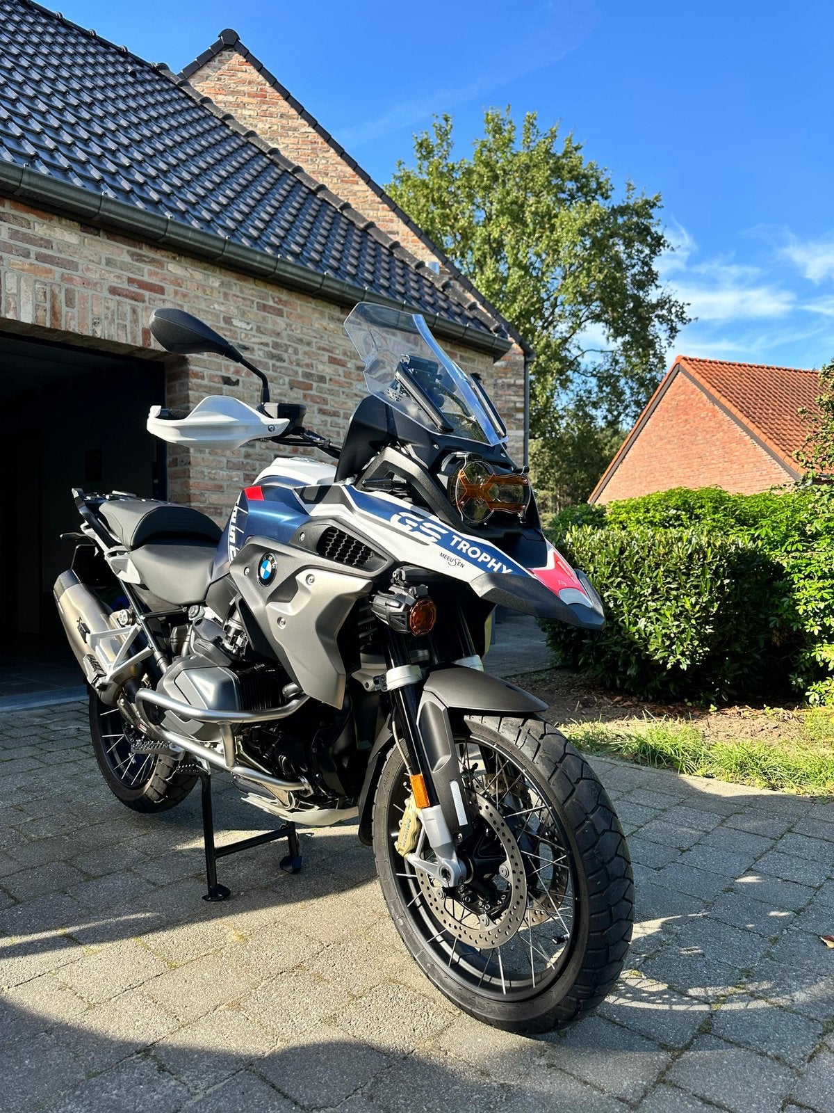 BMW R1250 GS - AKRAPOVIC sportuitlaat. BREMBO remmen., Motoren, Sportuitlaat, Occasion, Particulier, Meer dan 35 kW