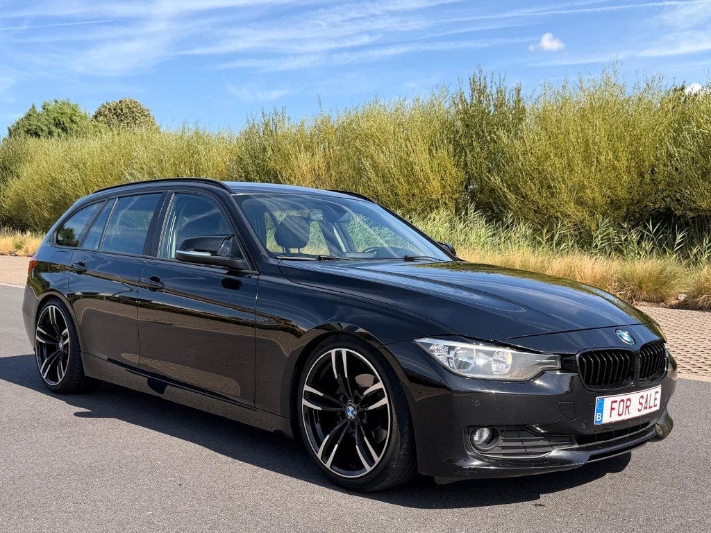 BMW 318D I AUTOMAAT I BOMVOL OPTIES I GOEIE STAAT, Auto's, Automaat, Euro 5, Achterwielaandrijving, Zwart