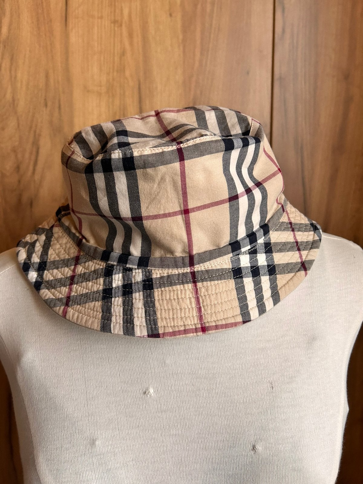 Prachtig origineel Burberry hoedje, Kleding | Dames, Hoeden en Petten, Ophalen of Verzenden