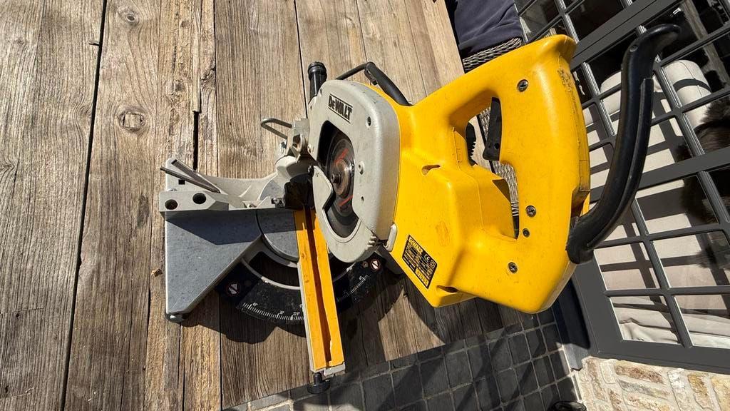 Dewalt verstekzaag, Enlèvement