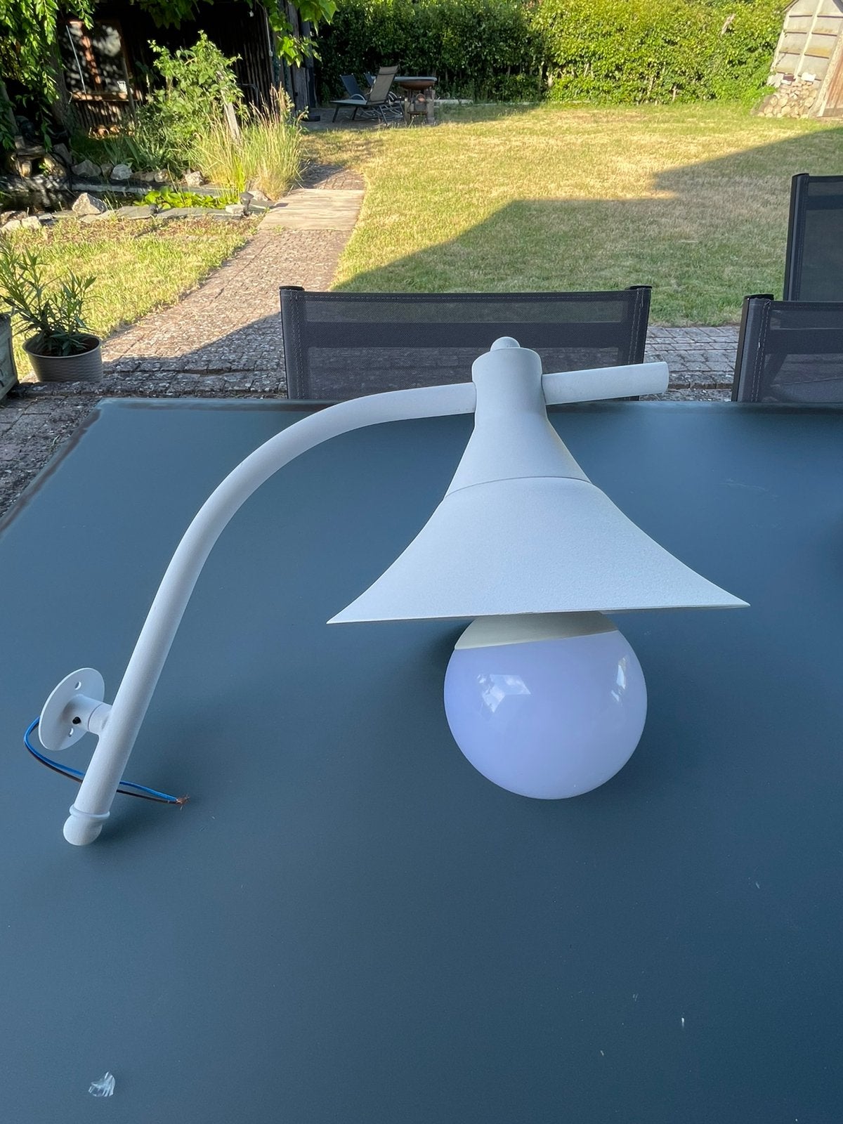 Lampe murale blanche avec sphère — Éclairage extérieur, Jardin & Terrasse, Enlèvement, Comme neuf, Appliques murales