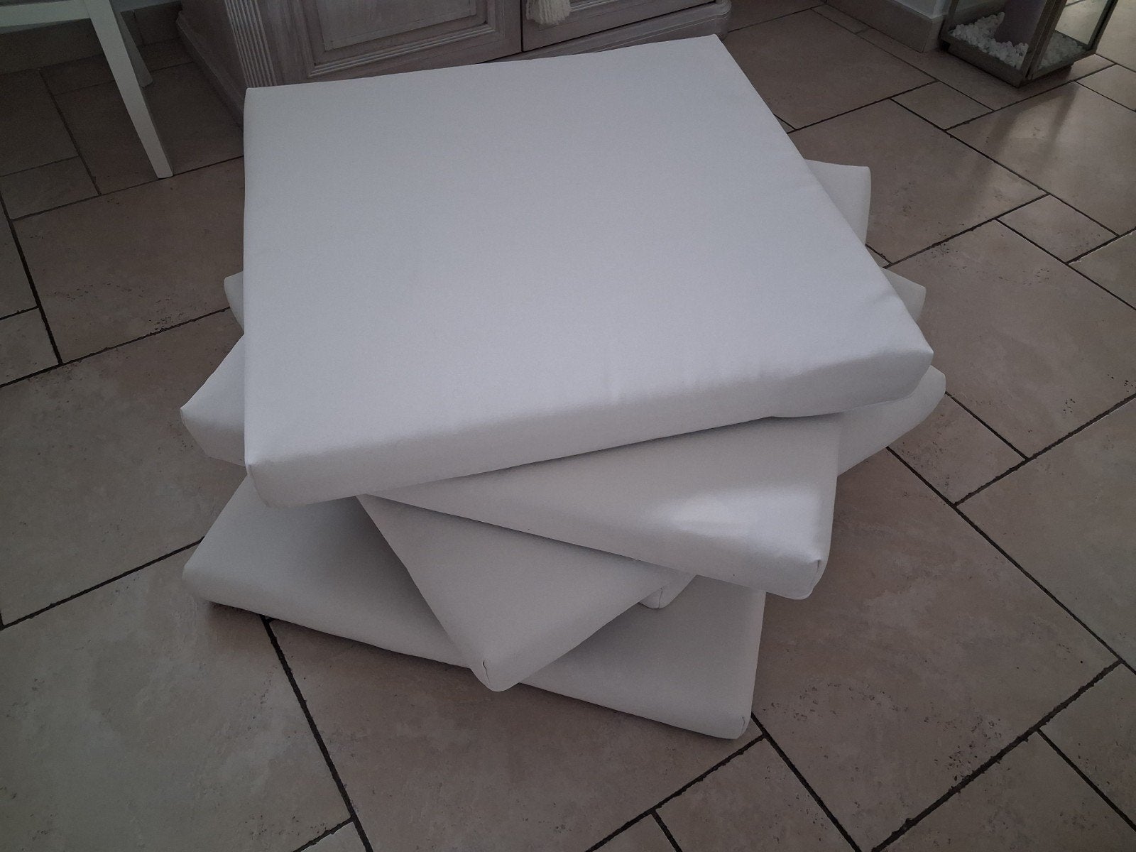 5 kussens van 62 x 62 en 6cm dik gebroken wit. Ikea kuddarna, Tuin en Terras, Ophalen
