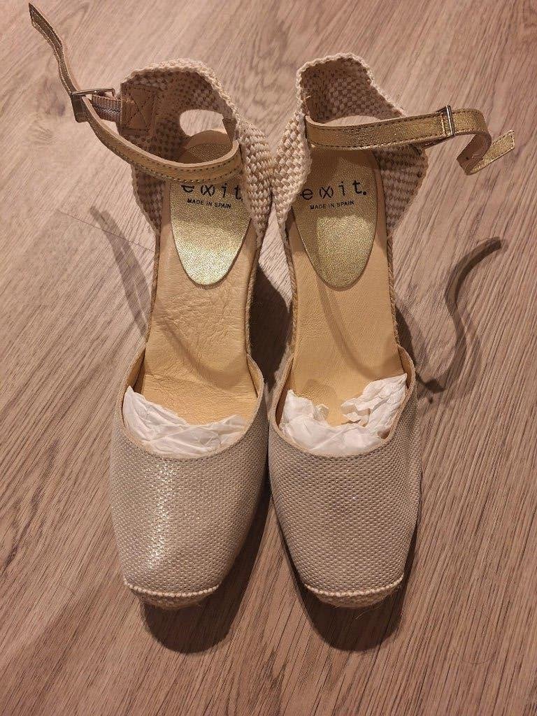 NIEUWE heel mooie elegante damesschoen, met riempje, Exit., Exit, Beige, Nieuw, Ophalen of Verzenden