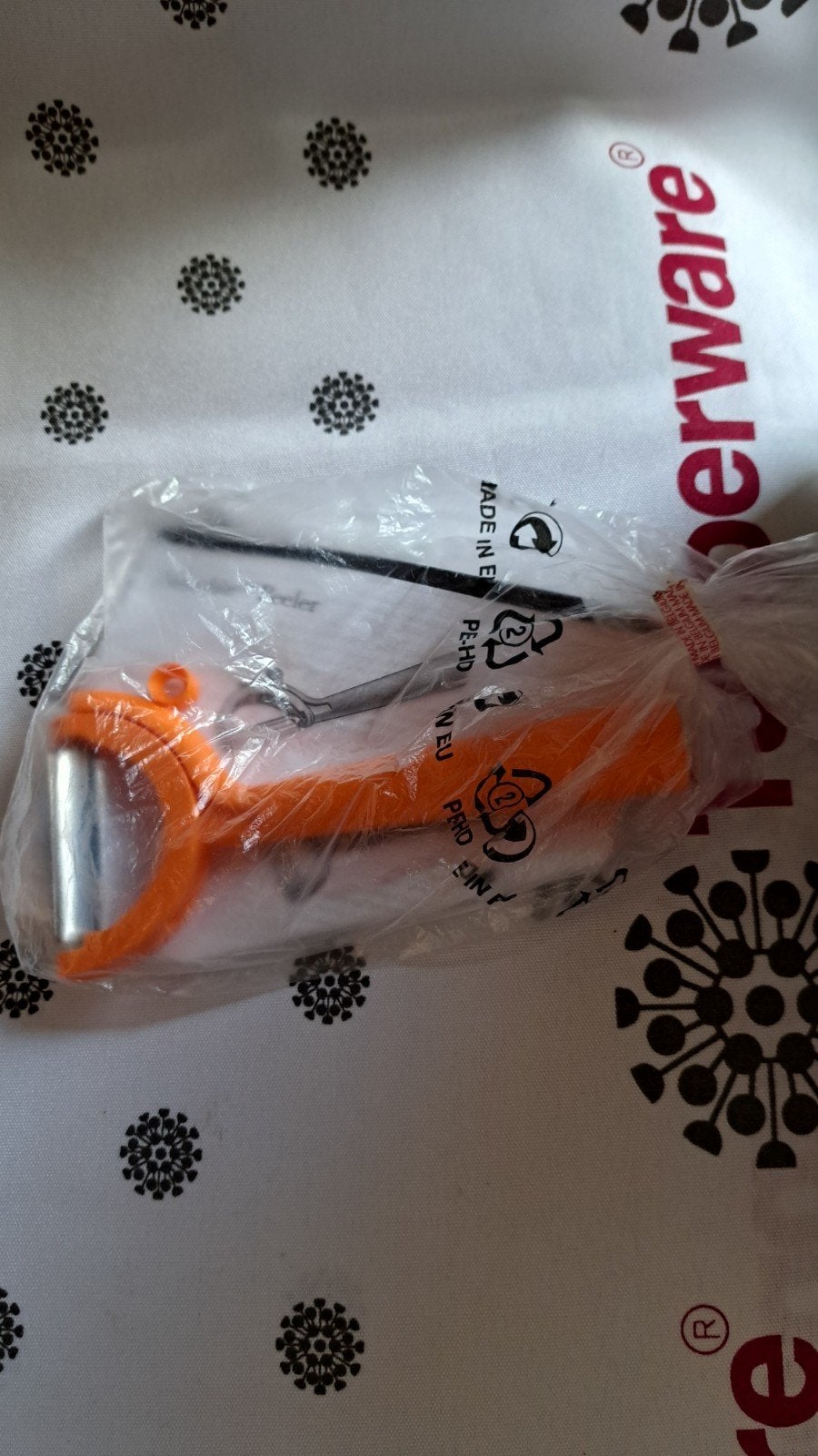 Tupperware 2 in 1 dunschiller/twistable peeler Nieuw, Ophalen of Verzenden, Nieuw