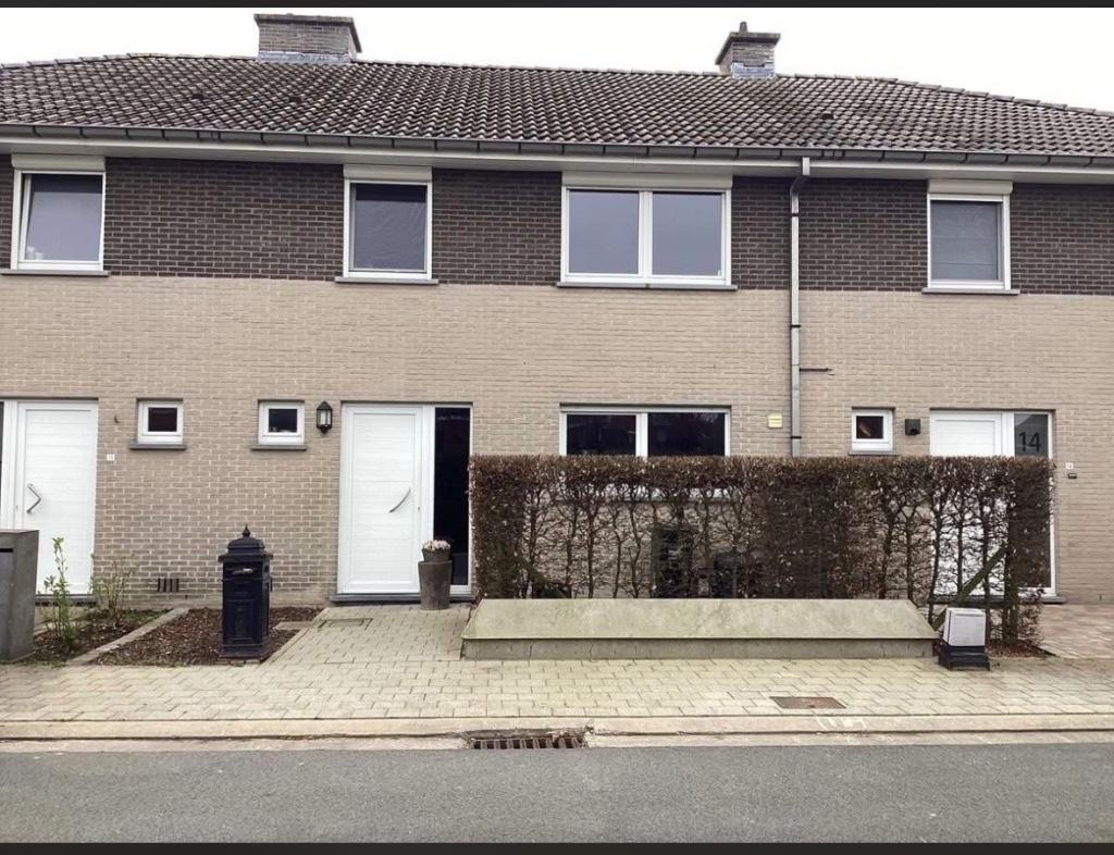 ENERGIEZUINIGE WONING TE KOOP GELEGEN TE HEULE, 200 tot 500 m², Heule, 3 kamers, Tussenwoning