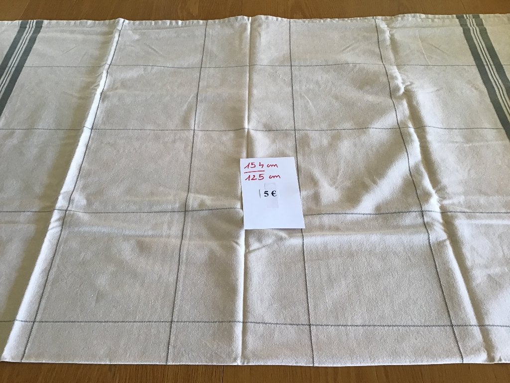 tafelkleed van 154 cm op 125 cm aan 5 euro, Tafelkleed, Ophalen of Verzenden, Zo goed als nieuw