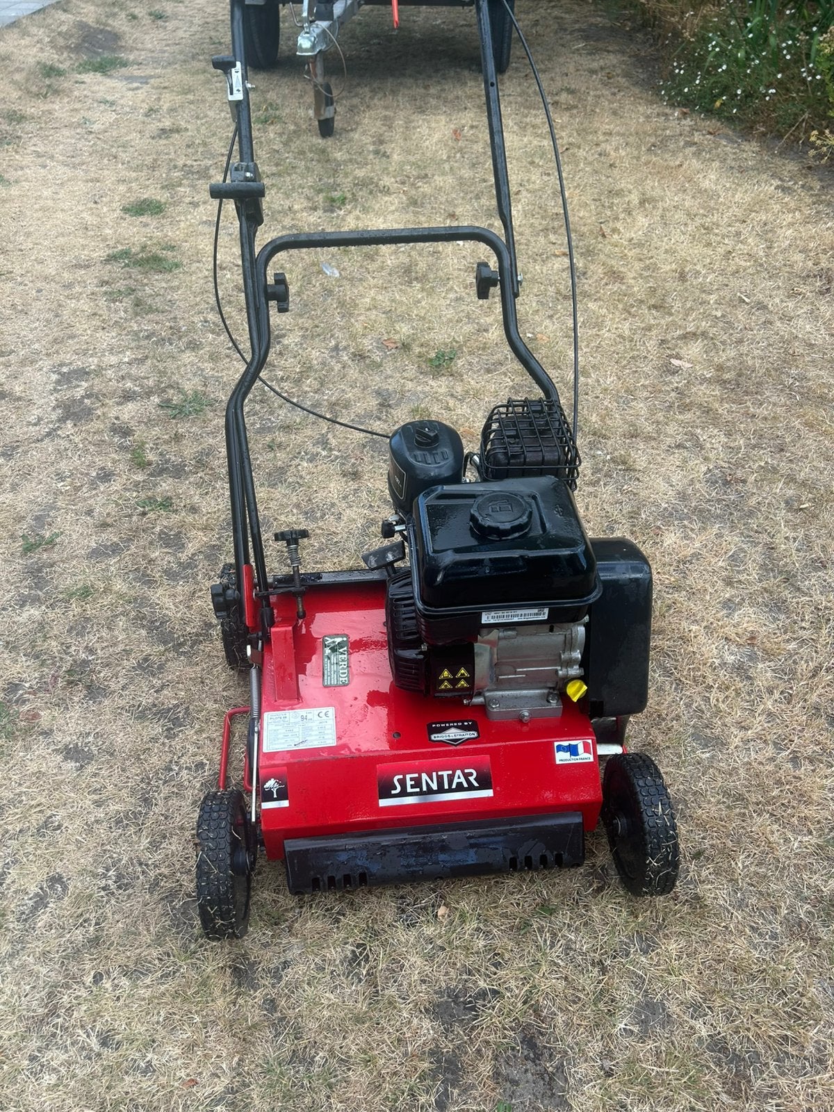 Sentar benzine verticuteermachine – Briggs & Stratton, Enlèvement, Comme neuf, Essence