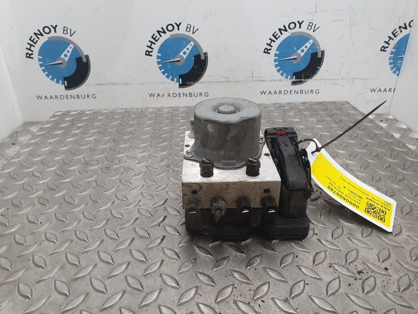 TESLA MODEL X 75D Base  ABS POMP  103779700D 2018, Ophalen of Verzenden, Gebruikt, ARN erkend