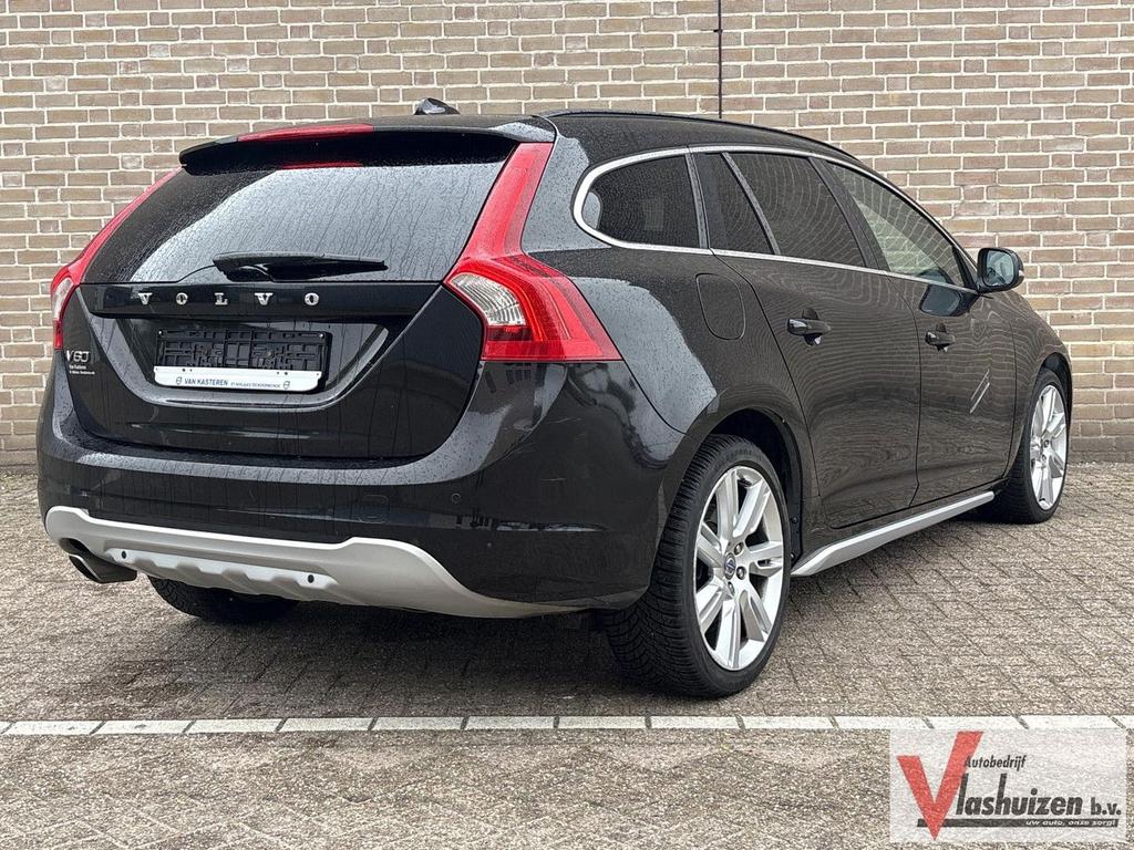 Volvo V60 2.0 D3 Kinetic | € 3.700,- NETTO! | Pano | Leder |, Autos, Volvo, 144 g/km, Achat, Entreprise, Boîte manuelle