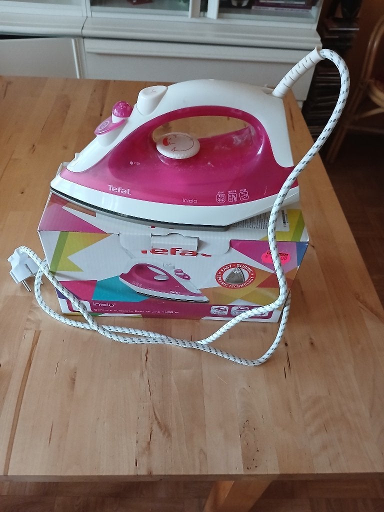 1 fer à repasser, Enlèvement, Comme neuf, Fer à repasser avec cordon