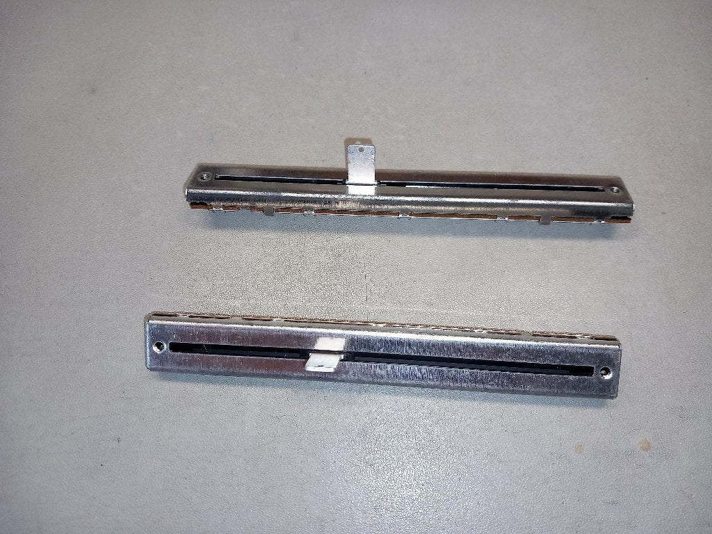 2 faders neufs pour console soundcraft spirit, Musique & Instruments, Tables de mixage, Enlèvement ou Envoi, Neuf, 20 canaux ou plus