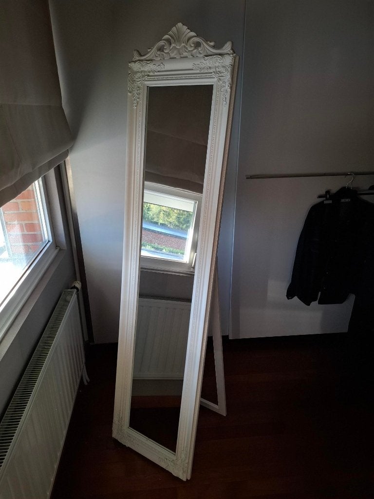 Mooie staande spiegel in witte kader, Huis en Inrichting, Ophalen, Minder dan 50 cm, Zo goed als nieuw, 150 tot 200 cm