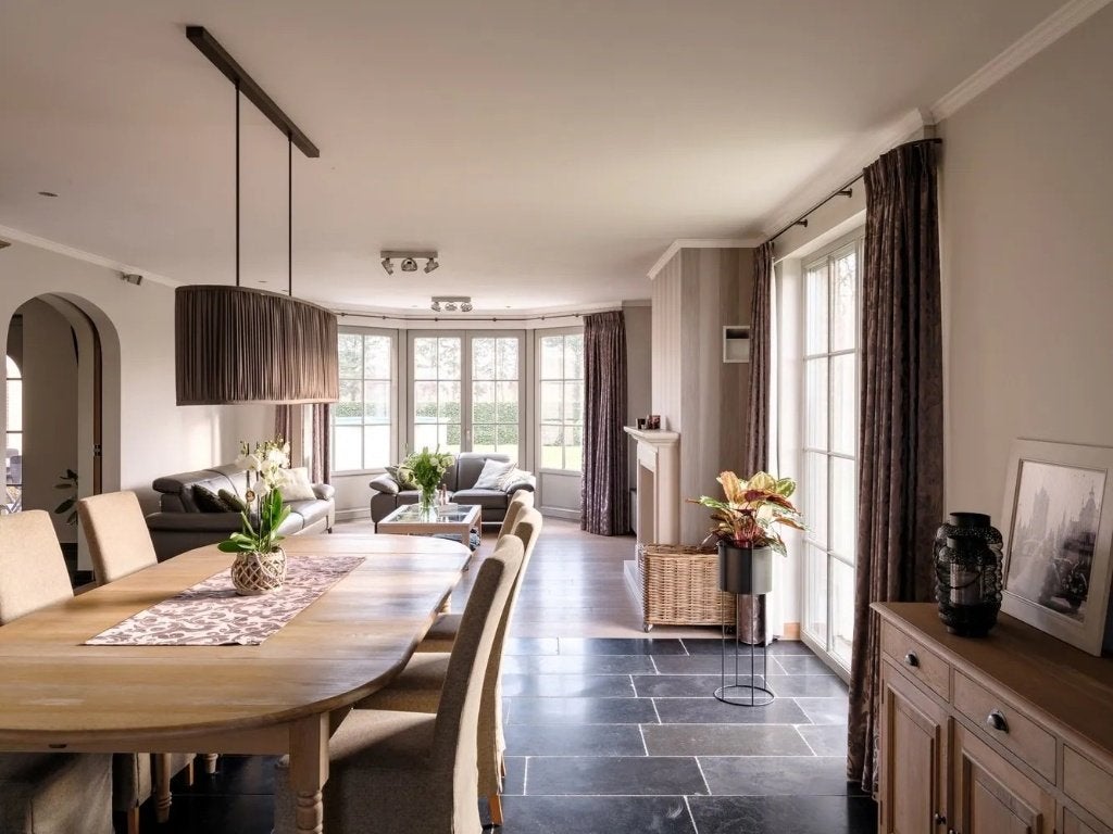 Landelijke ovalen eettafel in lichte eik, Huis en Inrichting, Ophalen, Gebruikt, 100 tot 150 cm, Eikenhout