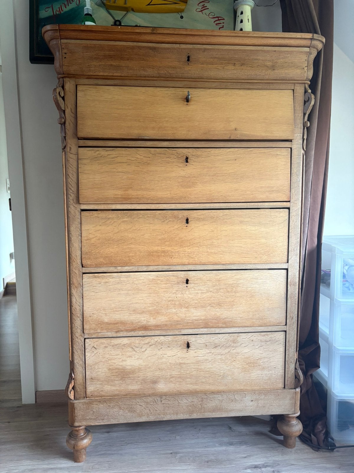 Commode, Enlèvement