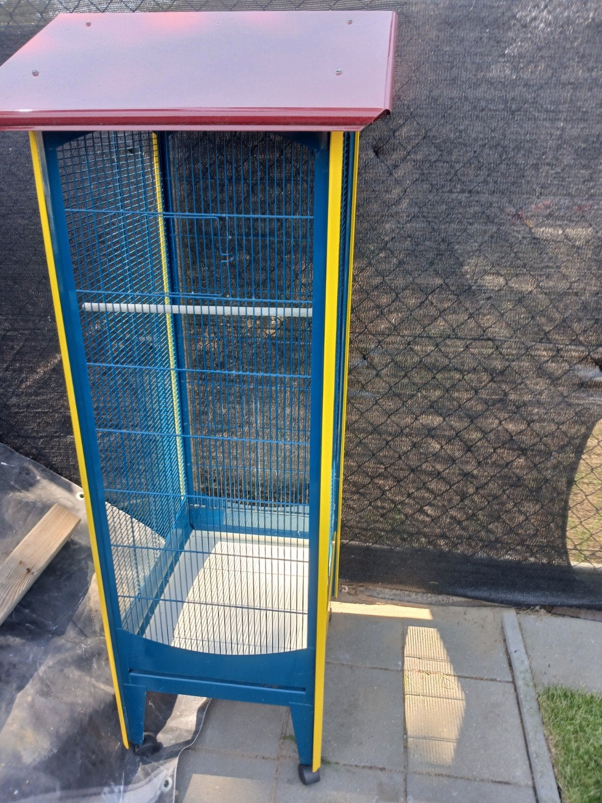 Vogelkooi, Enlèvement, Cage à oiseaux
