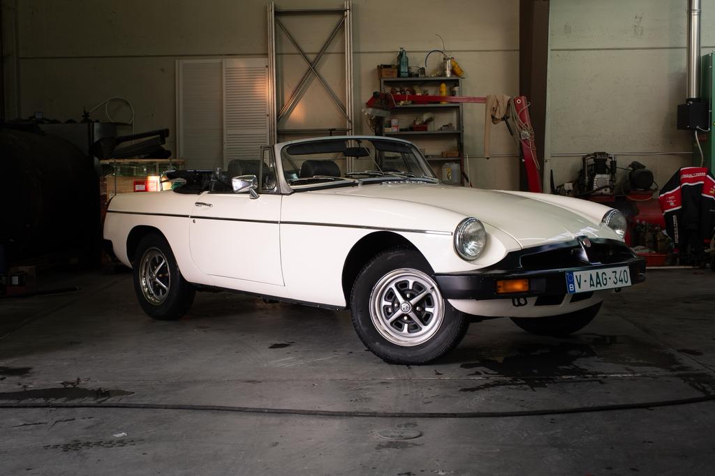 MGB, Auto's, MG, Bedrijf, Te koop, B, Benzine, Euro 1, Cabriolet, 2 deurs, Handgeschakeld, Wit, Zwart, Leder, Achterwielaandrijving