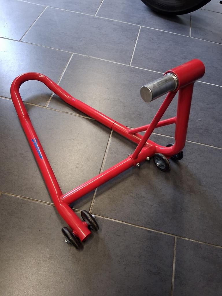 Paddock stand, Motoren, Ophalen