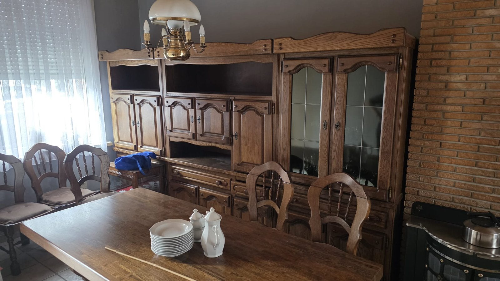 Eiken kast, tafel en 6 stoelen, Ophalen