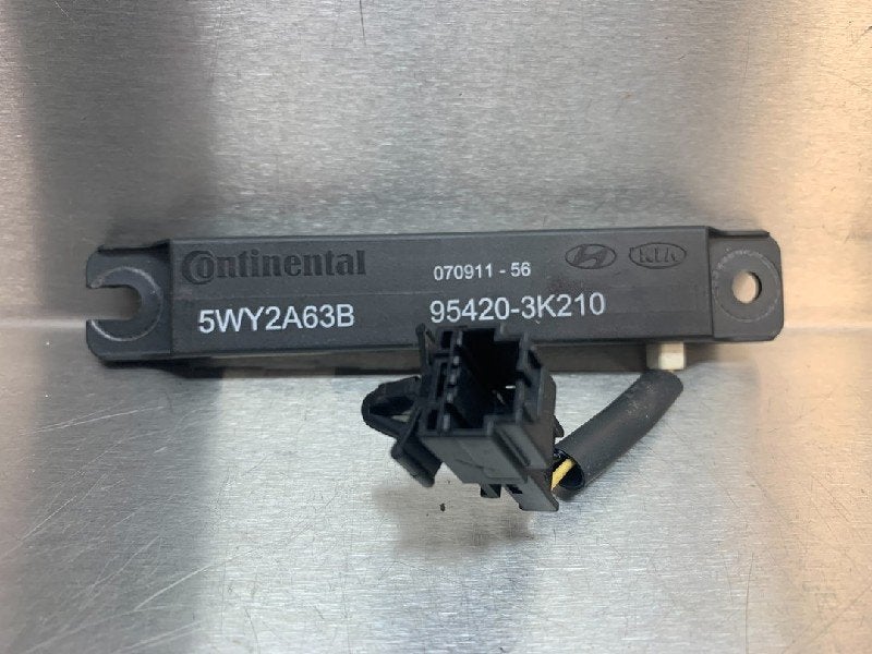 ANTENNE D'ACCÈS SANS CLÉ Hyundai iX35 (LM) (|954203K210|), Utilisé, Hyundai, Continental AG, Continental-Plaza 1
30175  Hannover, DE