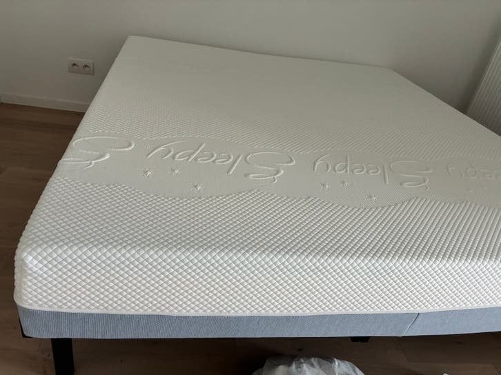 Sleepy Bed 180x200 + matras / als nieuw, Huis en Inrichting, Ophalen, Zo goed als nieuw