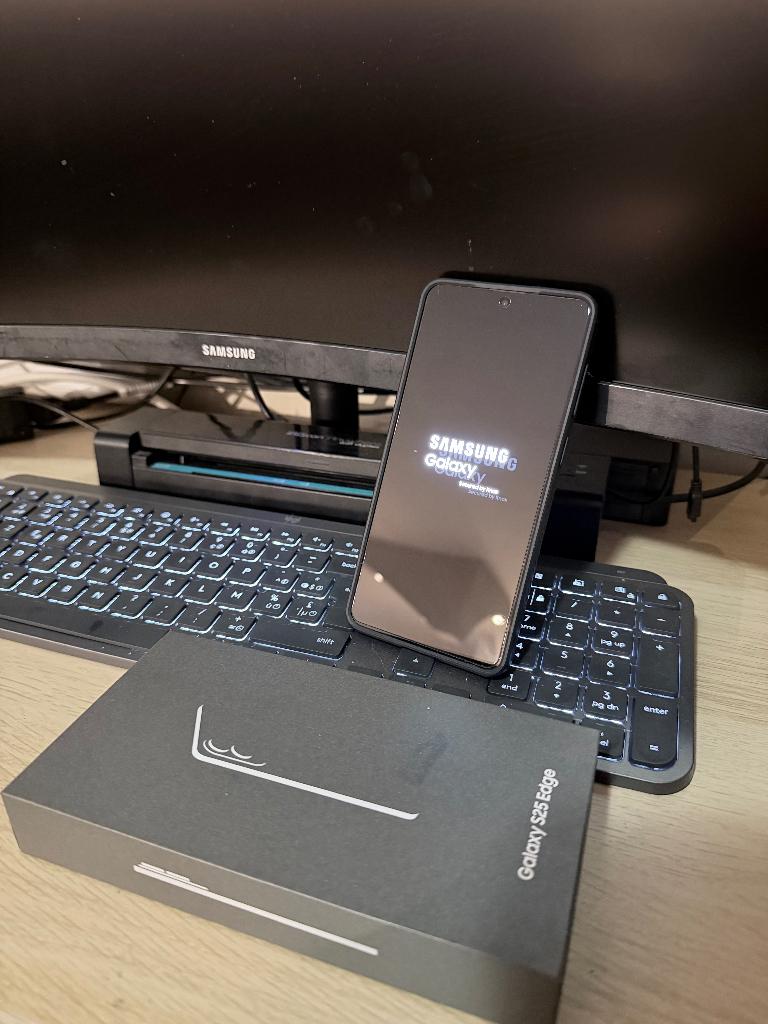 samsung S25 EDGE  12GB / 256GB.     SM-937B/DS, Télécoms, Autres modèles, 10 mégapixels ou plus, Comme neuf, Enlèvement