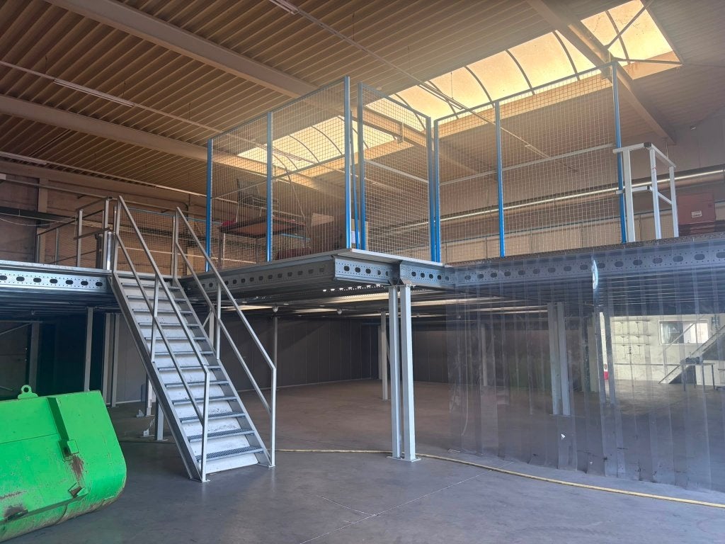 Mezzanine , tussenverdiep , zolder , magazijn, Ophalen