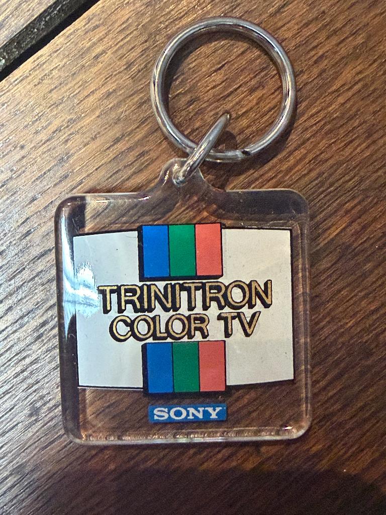 sony trinitron color tv sleutelhanger, Ophalen of Verzenden, Zo goed als nieuw