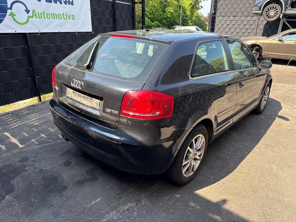 FEU ARRIÈRE DROIT Audi A3 (8P1) (|8P3945096|), Auto-Union-Straße  1,
85057  Ingolstadt, DE, Info@audi.de, Audi, Utilisé