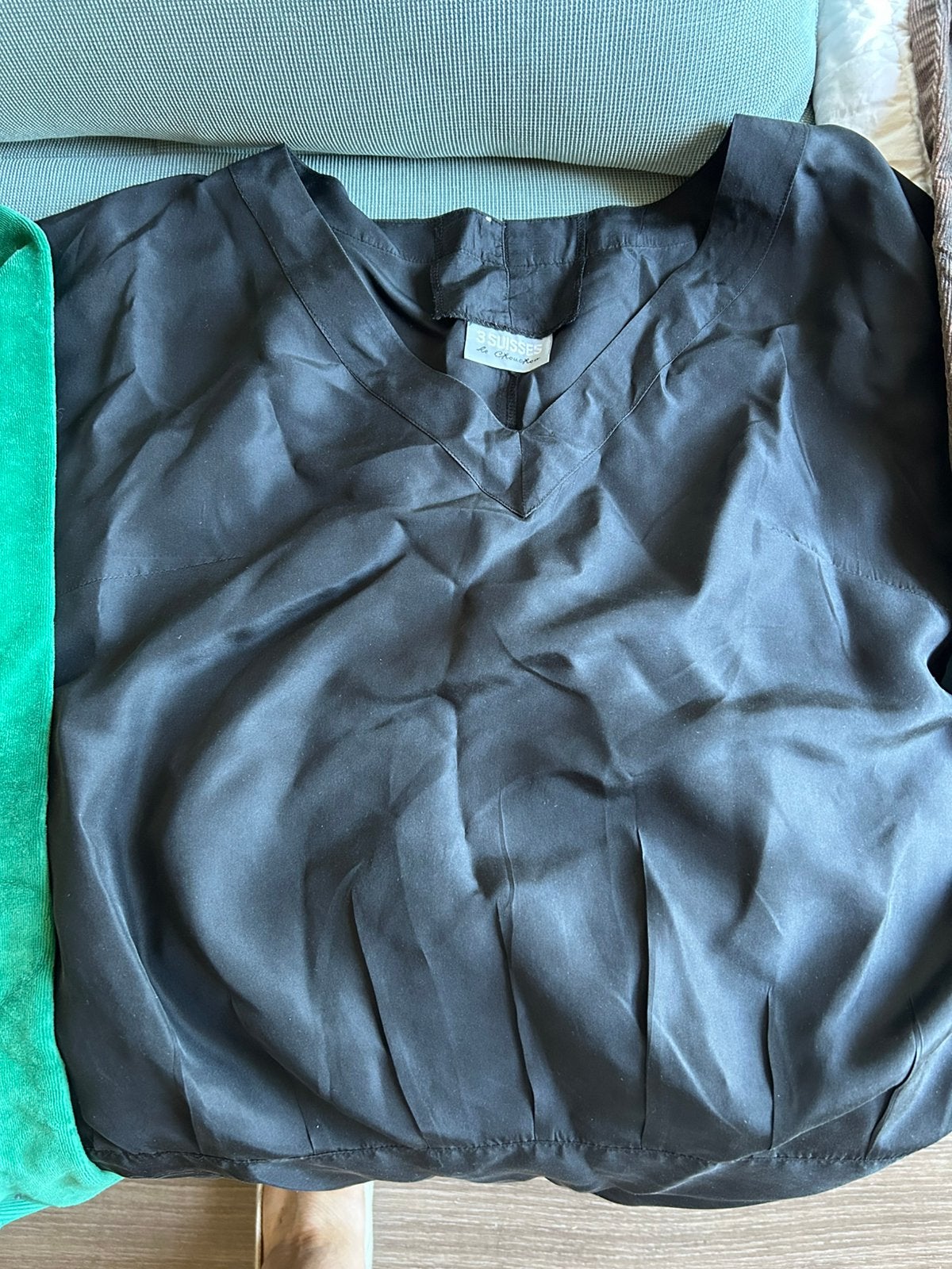 Dames kledij : 2 sweaters, 1 bloesje, 1 lang feestkleedje, Kleding | Dames, Dames-kledingpakketten, Ophalen, Zo goed als nieuw