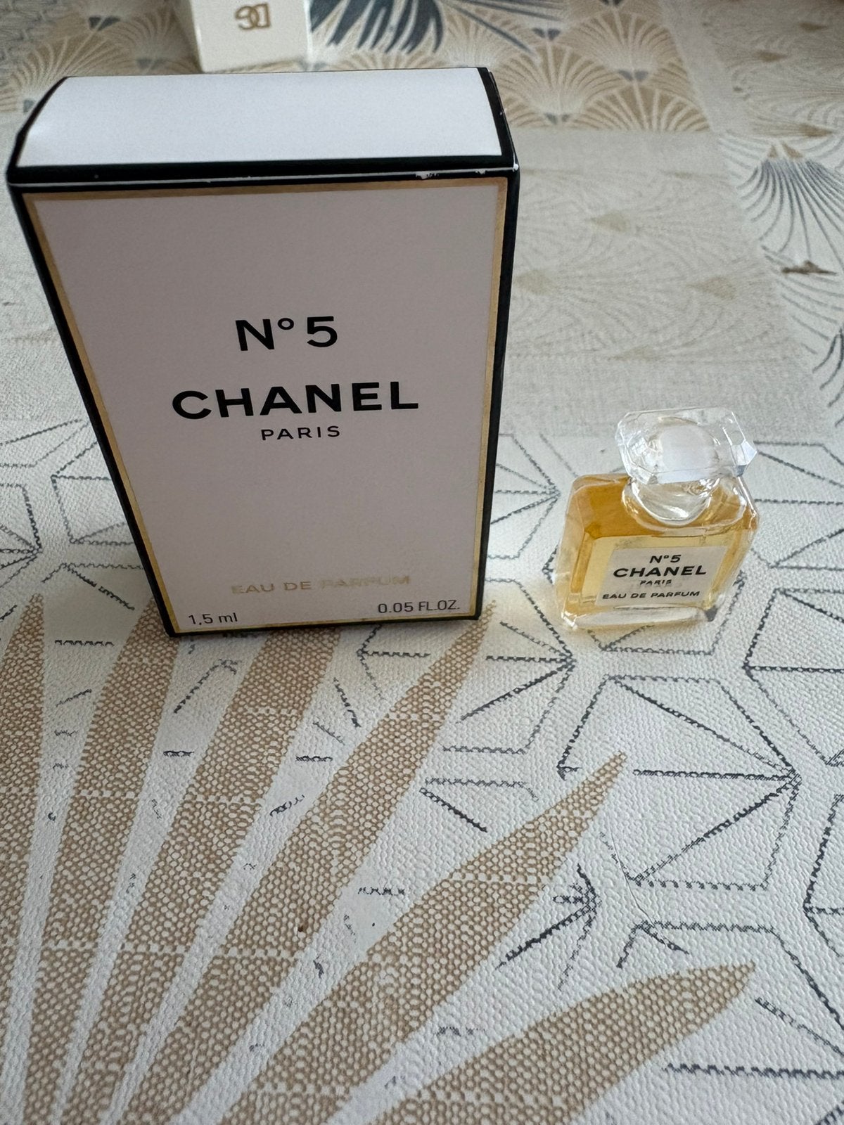 Chaîne de parfum miniature n 5, Enlèvement ou Envoi, Comme neuf, Miniature