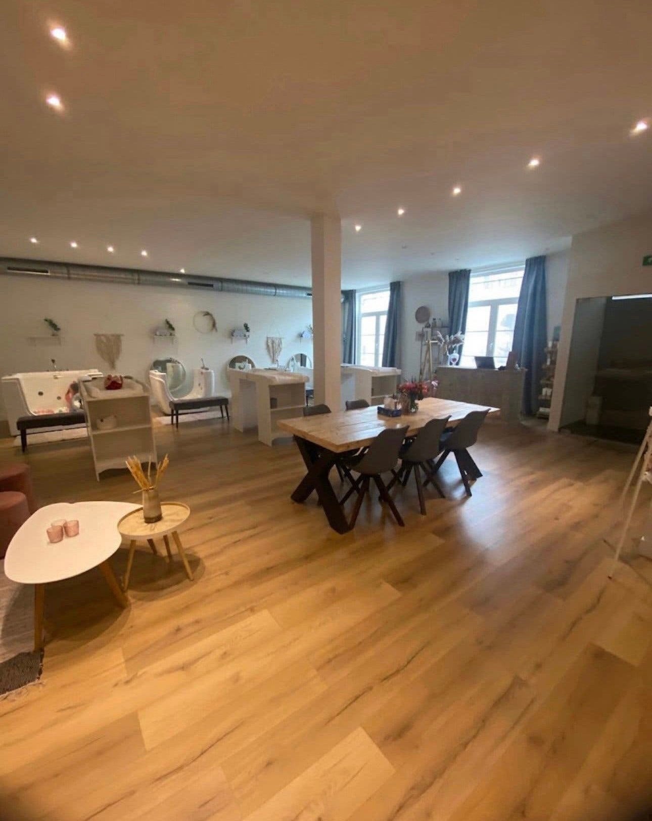 BABYSPA & SCHOONHEIDSSALON TER OVERNAME, Zakelijke goederen, 130 m², Huur, Bedrijfsruimte