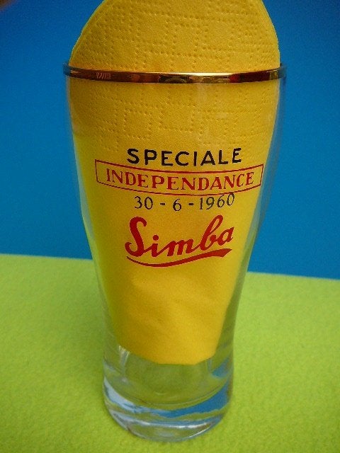 verre à bière SIMBA SPECIALE INDEPENDANCE, Verzamelen, Ophalen of Verzenden, Zo goed als nieuw, Glas of Glazen, Overige merken