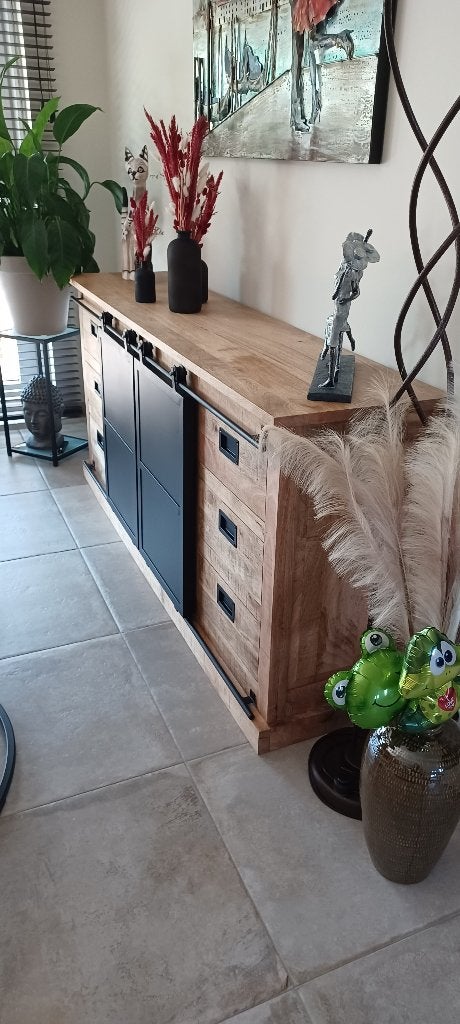 Dressoir in mangohout, Huis en Inrichting, Kasten | Dressoirs, Ophalen, 150 tot 200 cm, Zo goed als nieuw, Industriële look