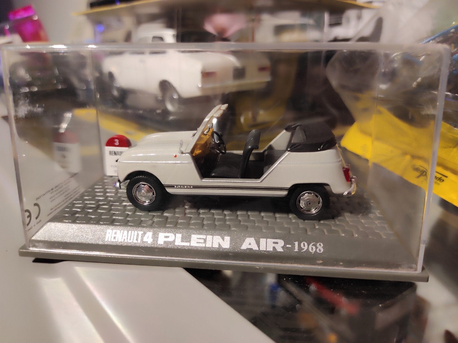 Renault 4 Plein Air 1968 1:43 in vitrinedoosje, Ophalen of Verzenden