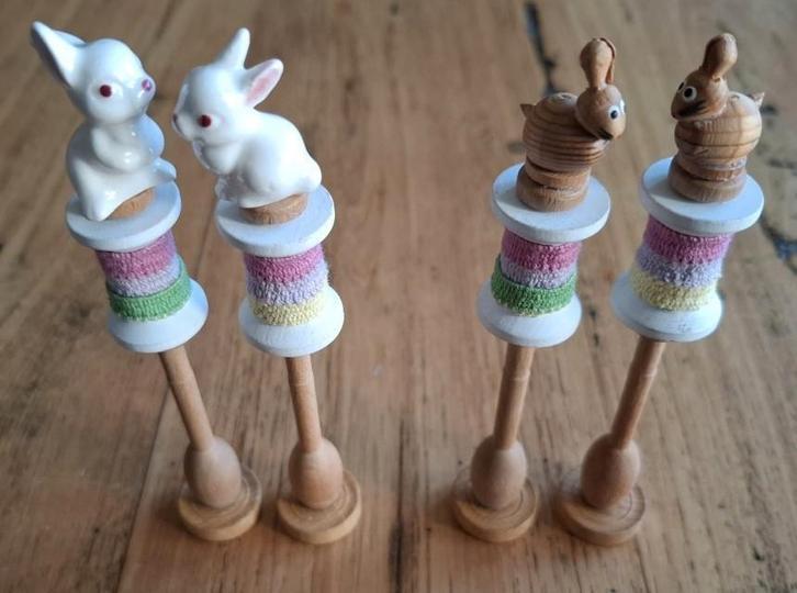 2 Sets handgemaakte paasdecoratie van houten klosjes 4, -, -, Ophalen of Verzenden, Zo goed als nieuw