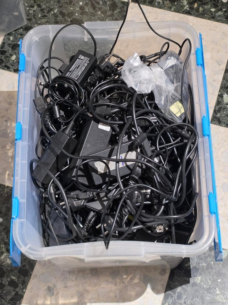 Box vol laptopladers Hp,Dell,Asus,Acer,lenovo,Toshiba,samsun, Ophalen, Zo goed als nieuw
