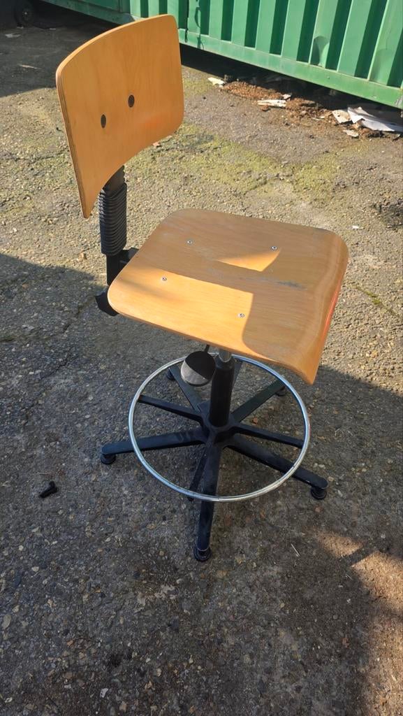 Laboratorium stoel / Pelstoel / Werkstoel, Huis en Inrichting, Ophalen, Draaibaar, Hout, Gebruikt