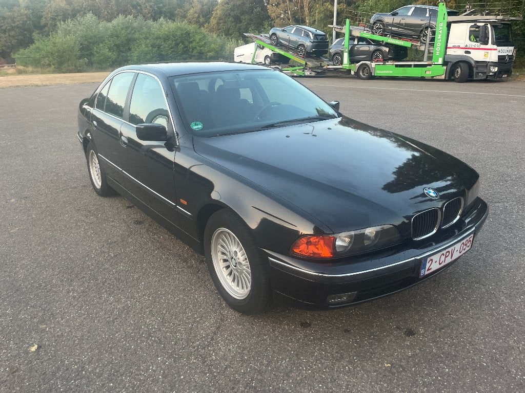 BMW 523i Sans rouille a peu pres ancetre, Autos, BMW, Boîte manuelle, 6 cylindres, Berline, Particulier