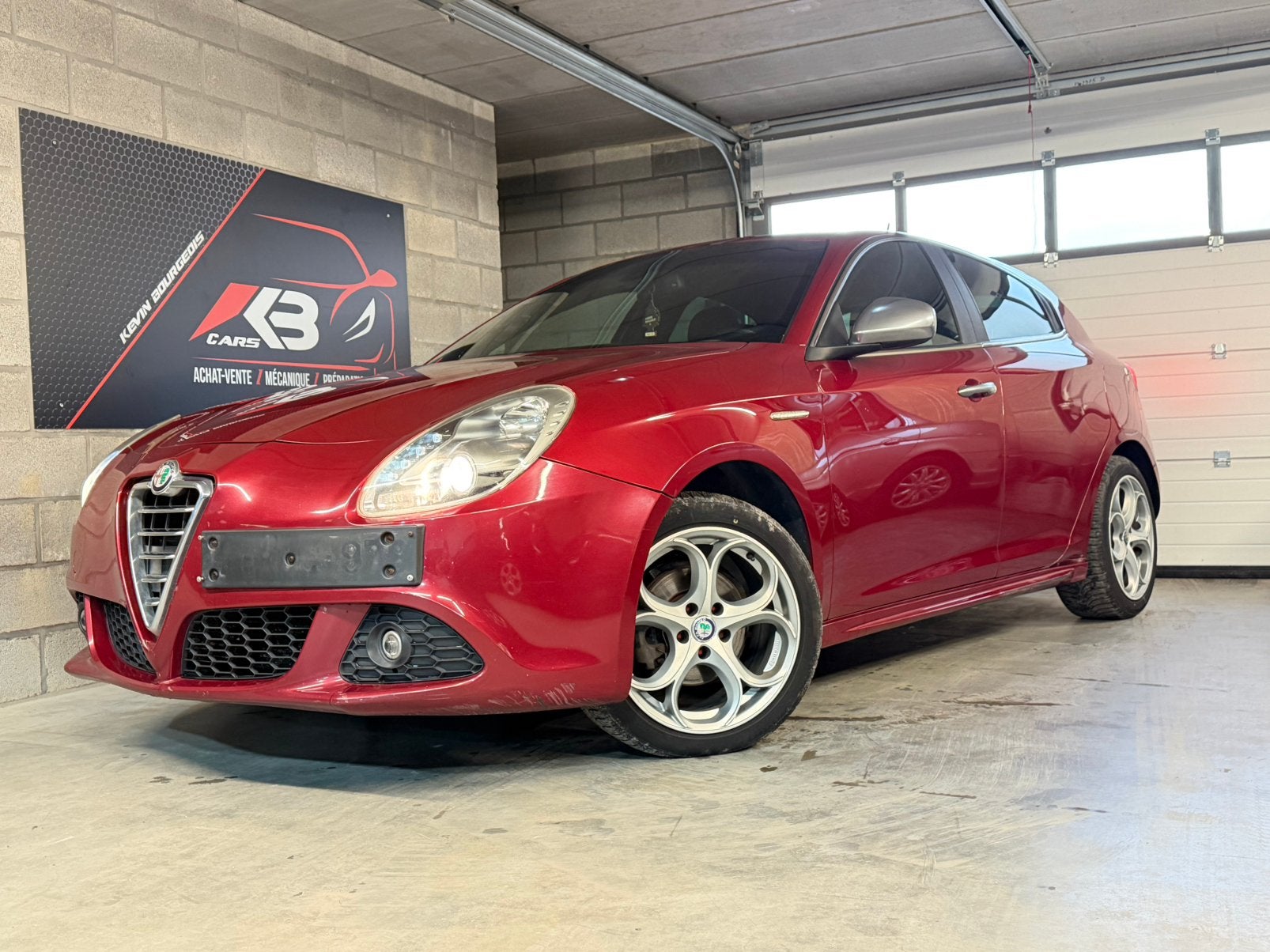 Alfa Romeo • Giulietta • 1.6 JTD 105pk • Diesel, Voorwielaandrijving, Zwart, 4 cilinders, 1600 cc