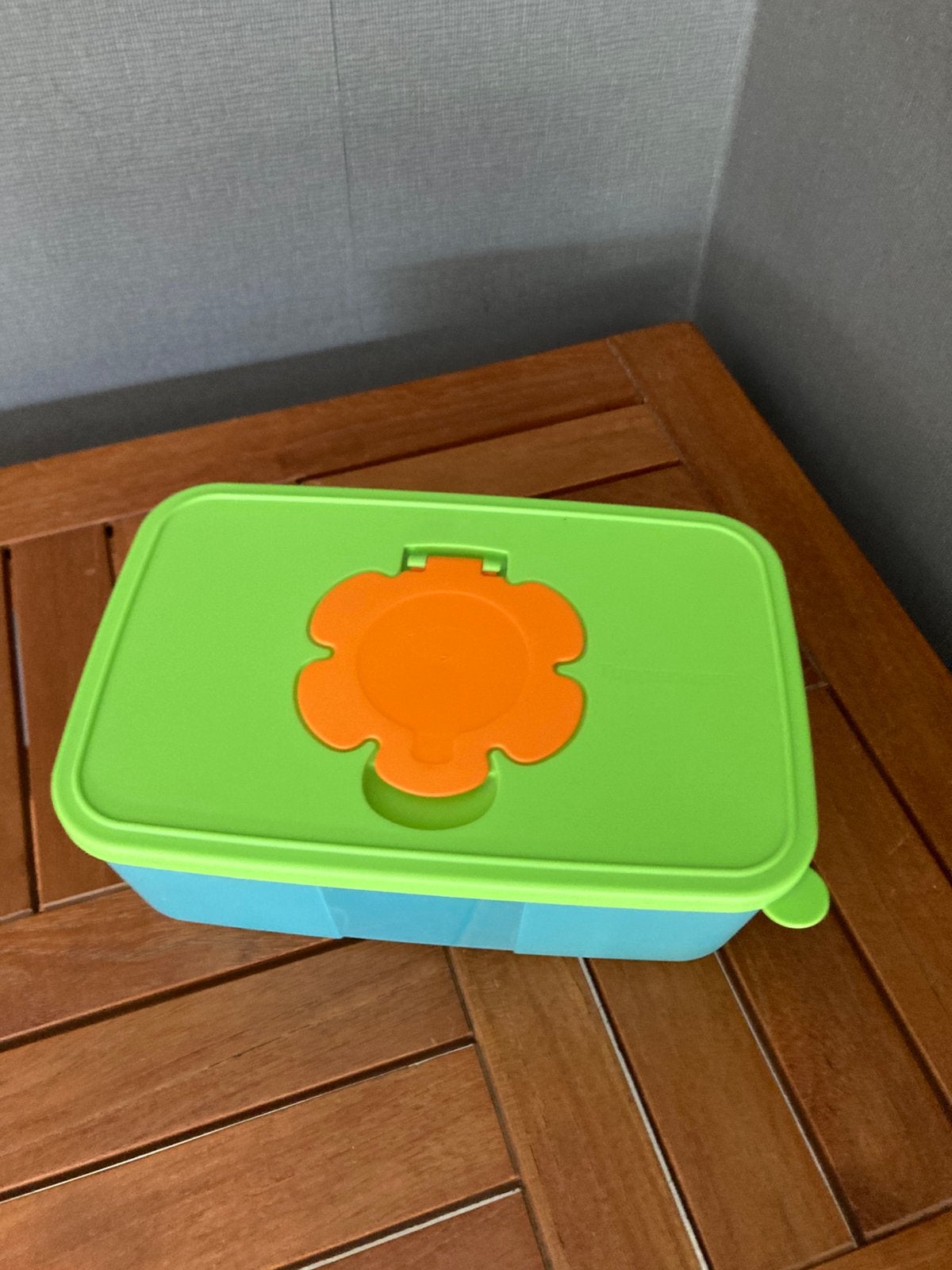Tupperware Baby doos of andere natte doekjes grote doos ., Huis en Inrichting, Ophalen of Verzenden, Zo goed als nieuw
