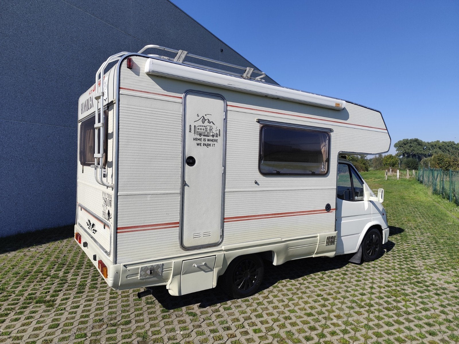 beau camping-car nostalgique Ford 2.5 104dkm oldtimer, Caravanes & Camping, Siège de train, Douche, Entreprise, Ford