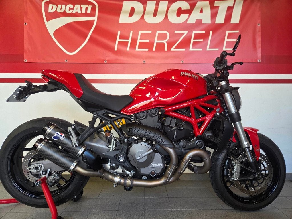 Monster 821