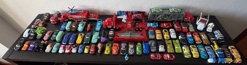 85 Disney Pixar CARS Die Cast auto's en vrachtwagens, Ophalen of Verzenden, Zo goed als nieuw, Auto